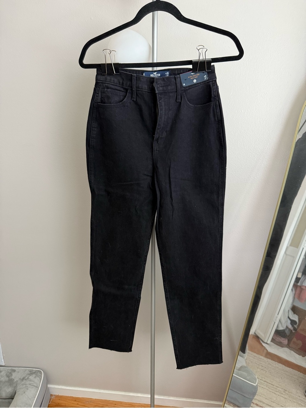 Hollister Women’s Black Ultra High Rise Mom Jeans